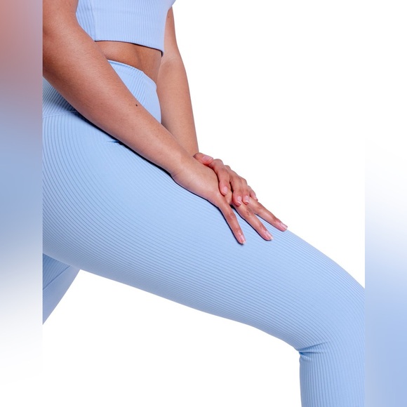 Girlfriend collective rib set in light blue - Picture 5 of 8